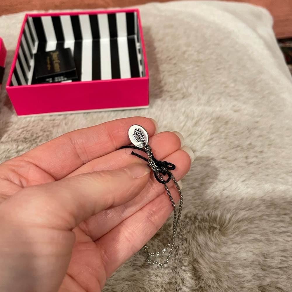 Adorable Juicy Couture Robot Necklace - Picture 6 of 10